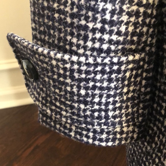 Coat - Picture 4 of 4